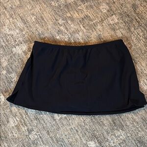 Lands' End Black swim Skirt - size 16 - ribbed texture
